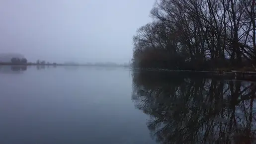 Утро, туман, вода и лёд. Окунь, сволочь не клюёт )