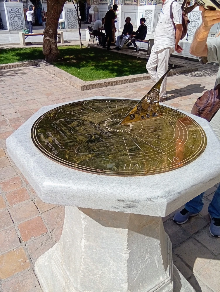 Солнечные часы в медресе Улугбека.