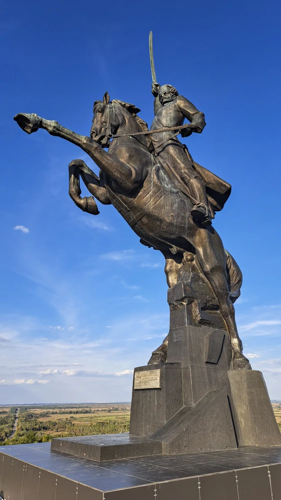 Авторами памятника-монумента стали скульптор Н. В. Можаев, архитектор М. Г. Булкин, и чеканщик А...