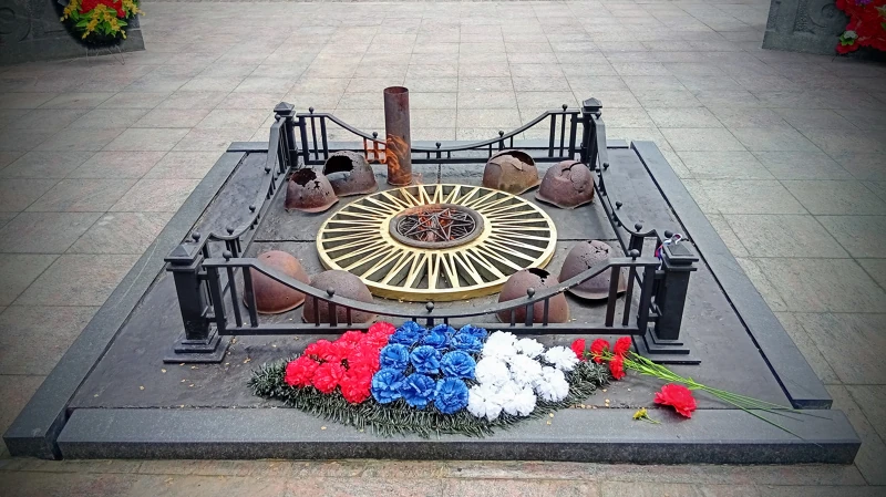 У Вечного огня.