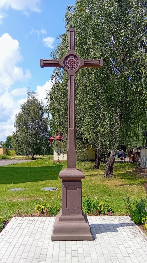 Католический крест.