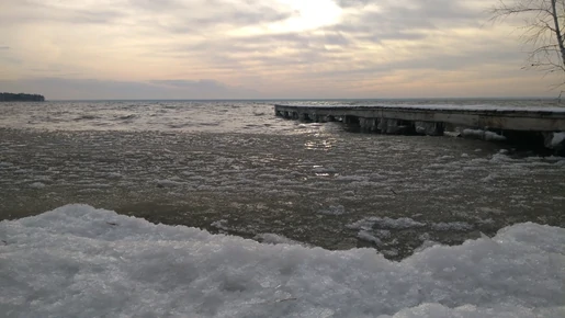 Полужидкая вода.