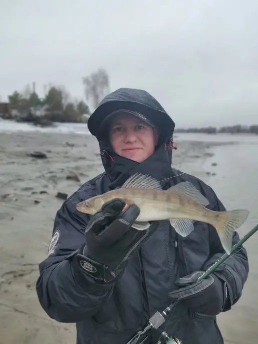 Зимний спиннинг. Рыбалка по низкой воде.