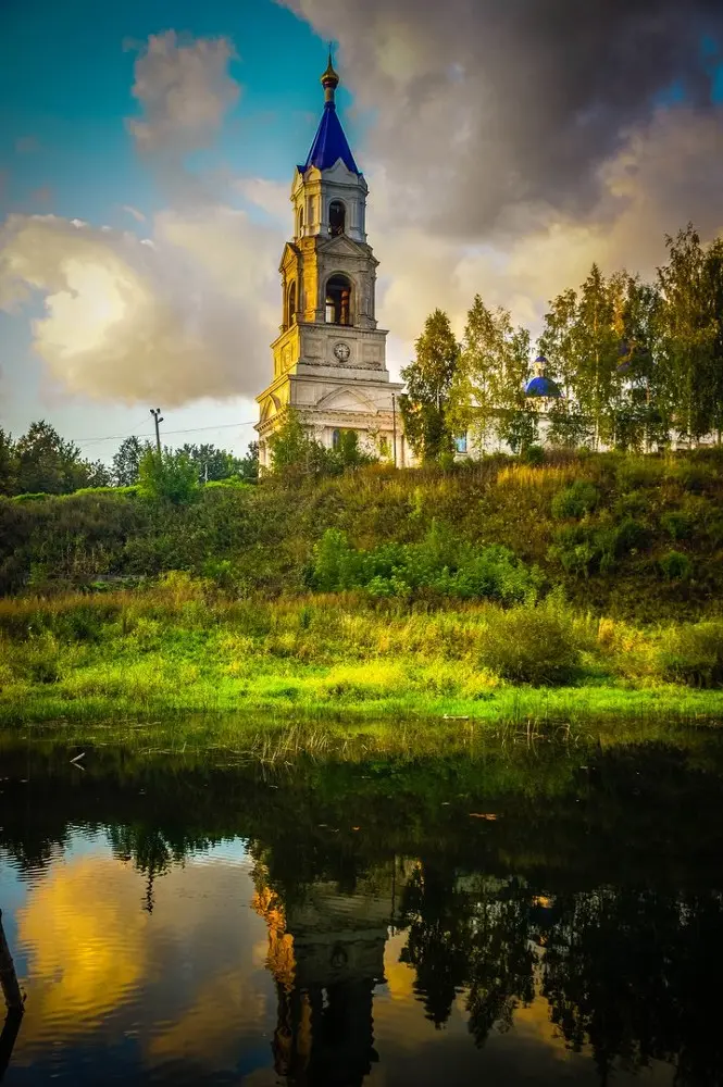 Воскресенский собор, вид от реки.