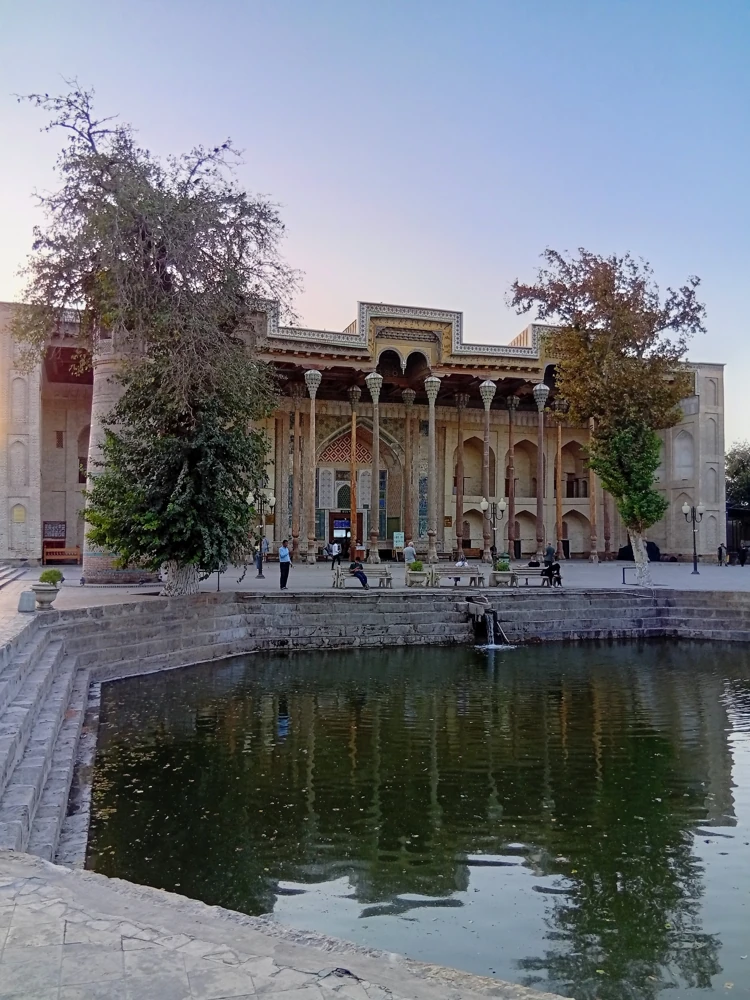 Мечеть сорока колонн.