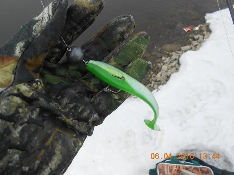 Окунул в воду FOX RAGE ZANDER PRO SHAD 4 дюйма... Посмотрел, как играет... Понравилось. Но в...