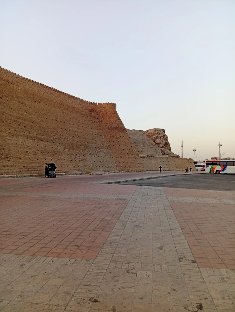 Южная стена Арка с переходом в восточную.