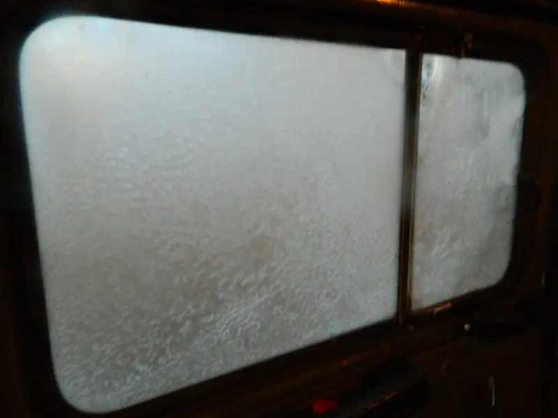 Проснувшись на стеклах обнаружили почти 5 мм. Льда, надышали после клюквы)