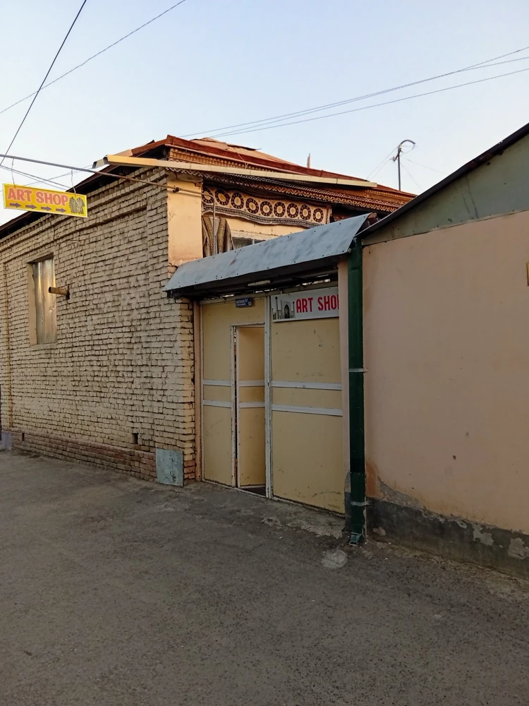 Лавка старьёвщика.