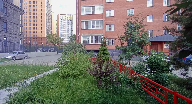 Двор где я живу и откуда начинаются все поездки на рыбалку.