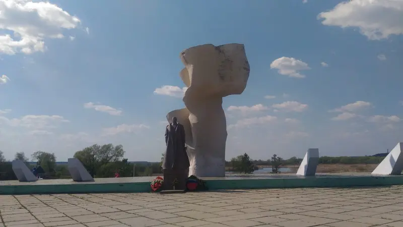 Памятник Г. К. Жукову.