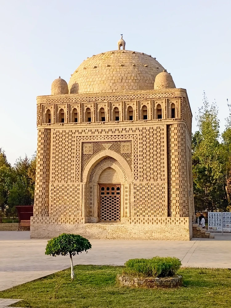 Мавзолей Исмаила Самани.