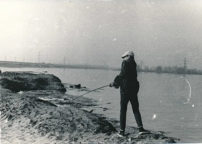 Копался тут недавно в старых фотографиях и нашел вот эту. 10 мая 1987 года. Куйбышев, р. Самара...