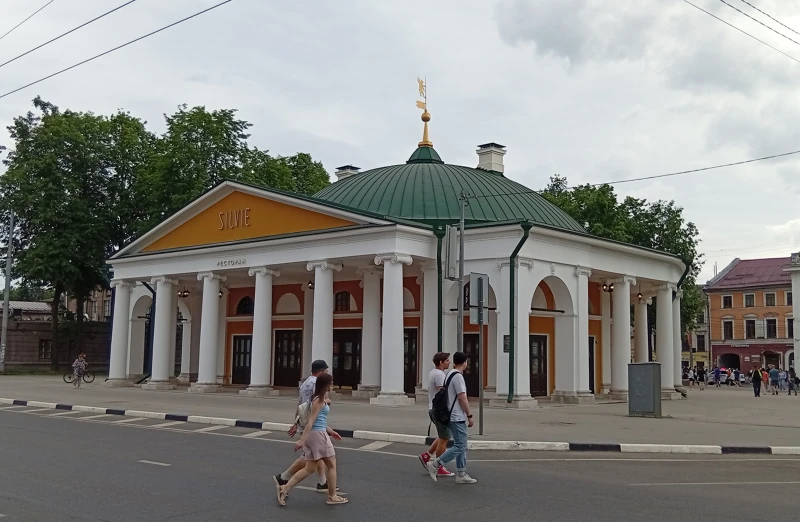 Ротонда бывшего Гостиного двора.