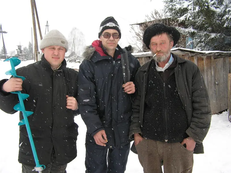 А вот и наш абориген справа в момент нашего знакомства в 2006 году