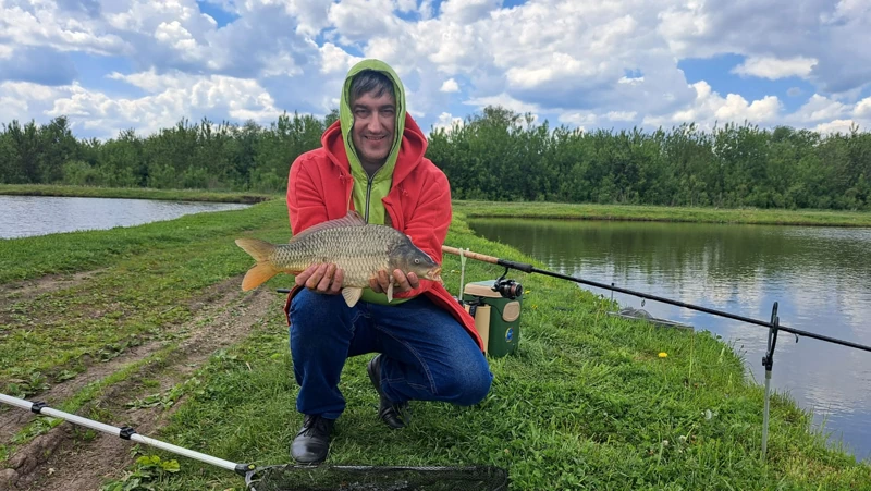 Посидели сегодня с Мишей @Bigmihha с фидерами на карпа на платнике. С погодой почти повезло —...