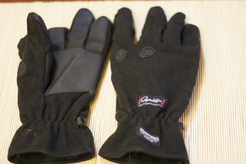 Перчатки Gamakatsu — тинсулейт и какой то прорезиненный материал
