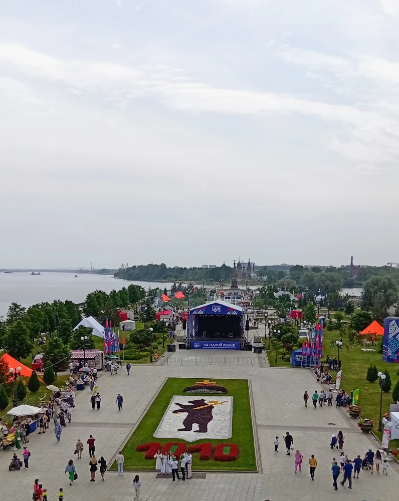 Герб Ярославля с датой основания 1010 год.