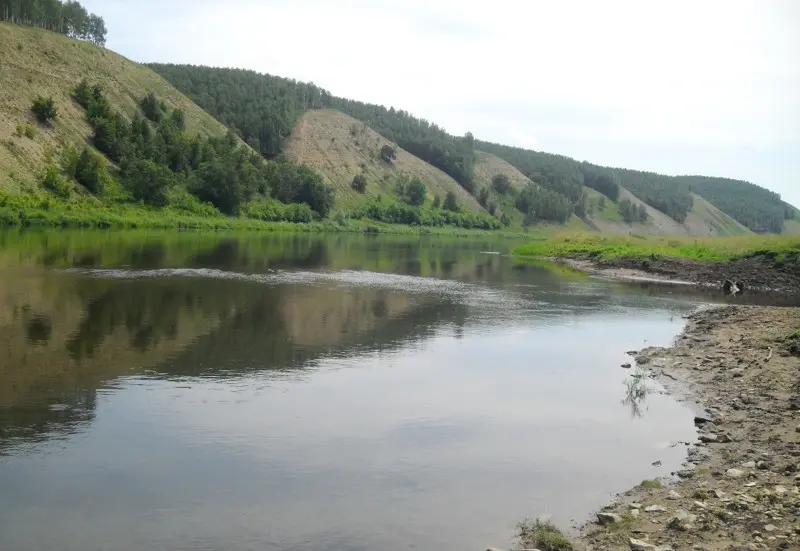 Река Юрюзань отличается живописными пейзажами!