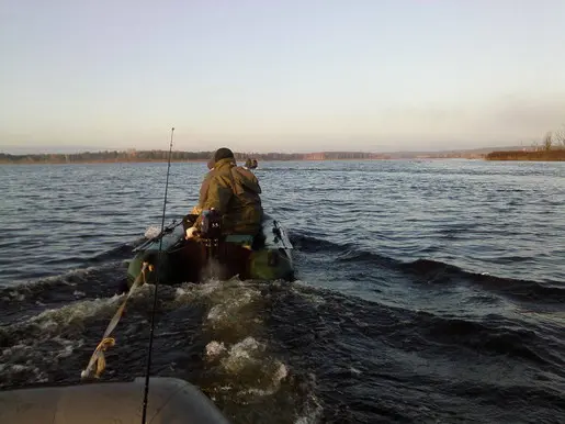 Своих в беде на воде не оставляют!