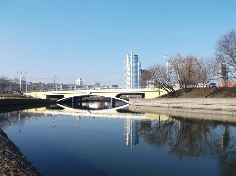 Мост через Свислочь по улице Максима Богдановича.