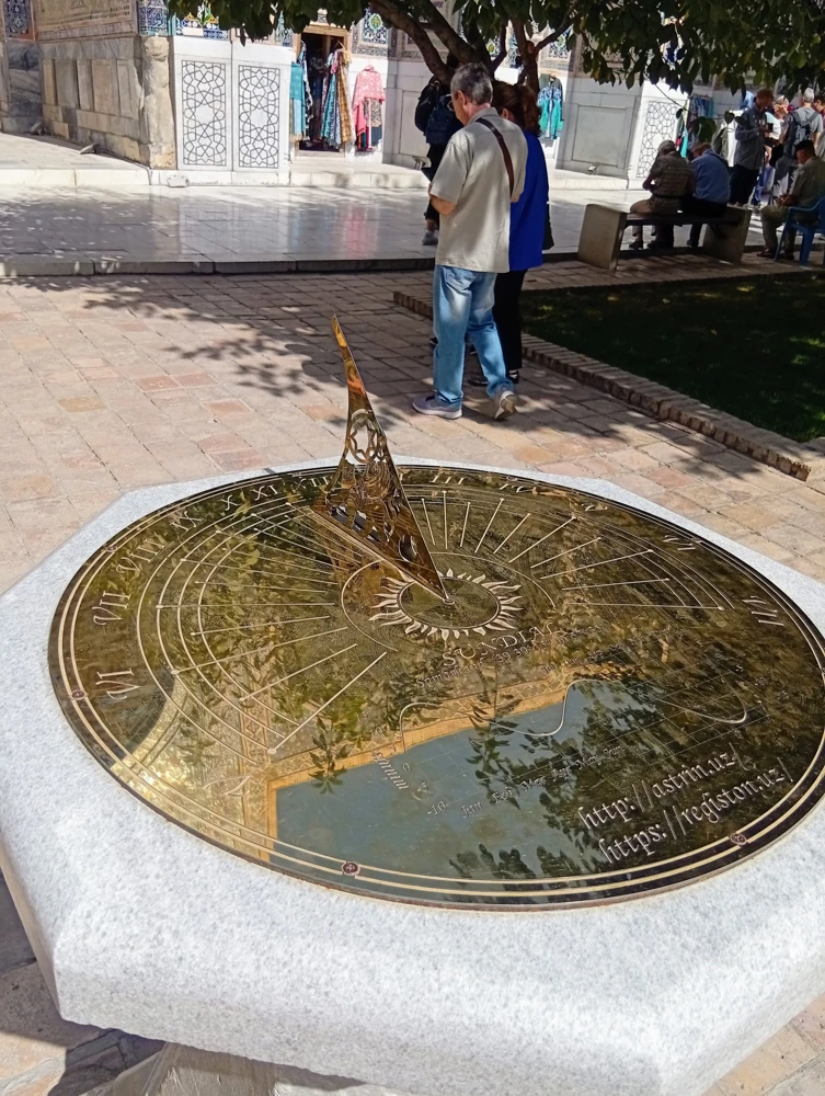 Солнечные часы в медресе Улугбека.